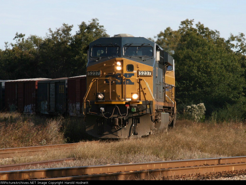 CSX 5237 leads train Q491 off the Andrews Sub onto the A line